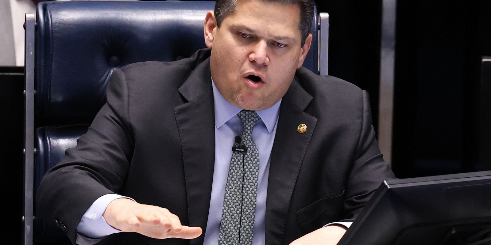 Alcolumbre promulga fim da escala 6x1 e anuncia aposentadoria para ACS/ACE