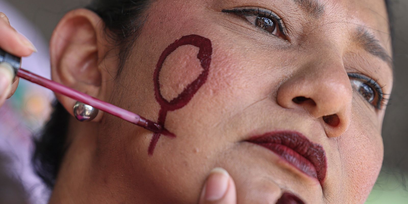 Ataques políticos a mulheres disparam: 11 vezes mais casos em 2026