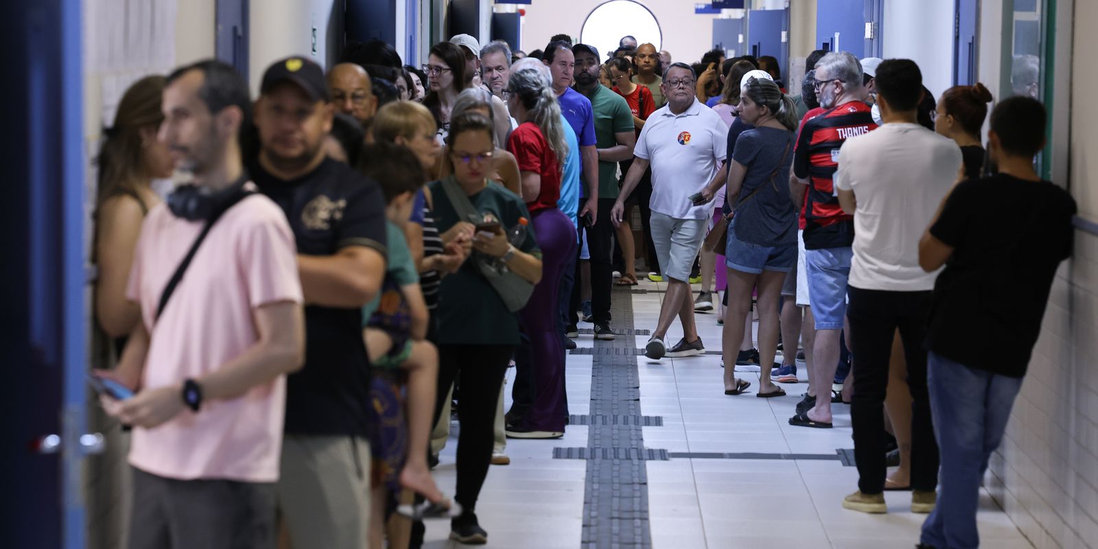 Confira como se identificar nas urnas neste domingo (25)