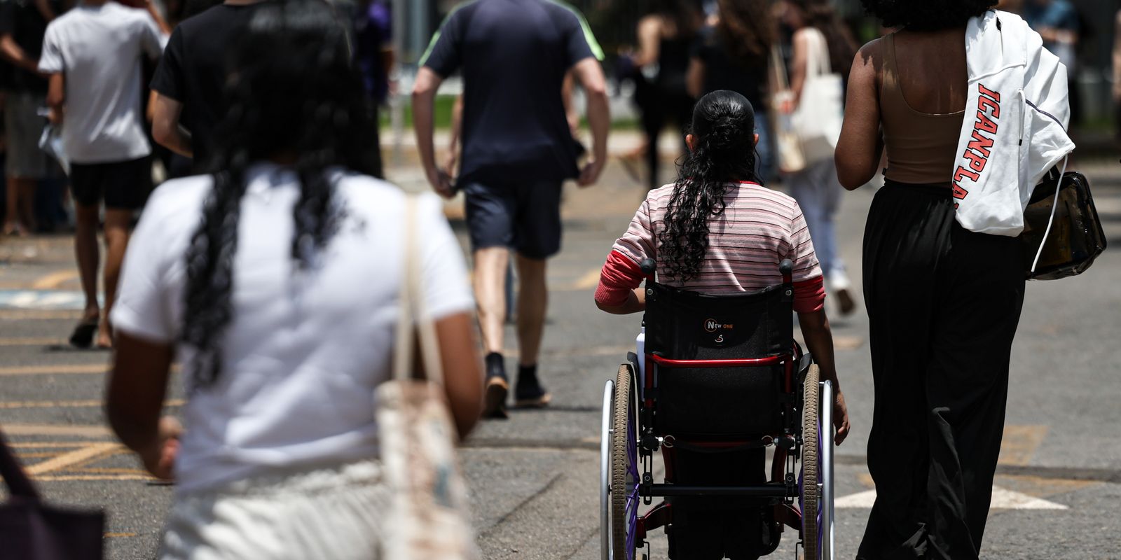 Decida o idioma do Enem 2026: opção entre inglês ou espanhol acaba domingo