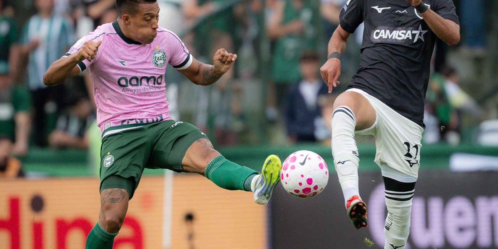 Empate por 1 a 1 no Couto Pereira mantém má fase de Coritiba e Botafogo