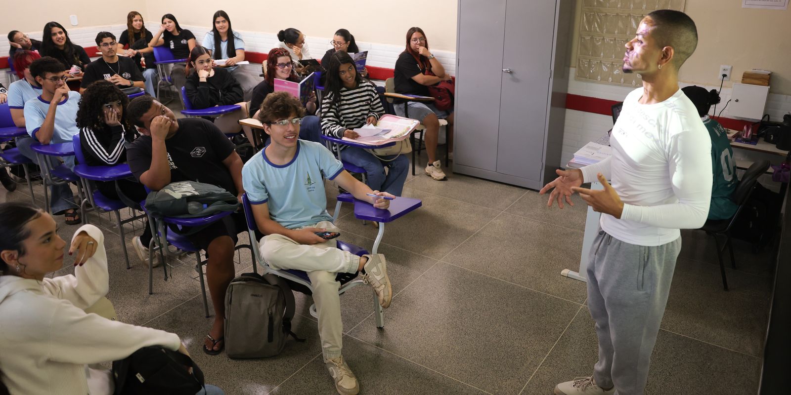 Escolha idioma do Enem 2026: inscritos automáticos têm até 18/10