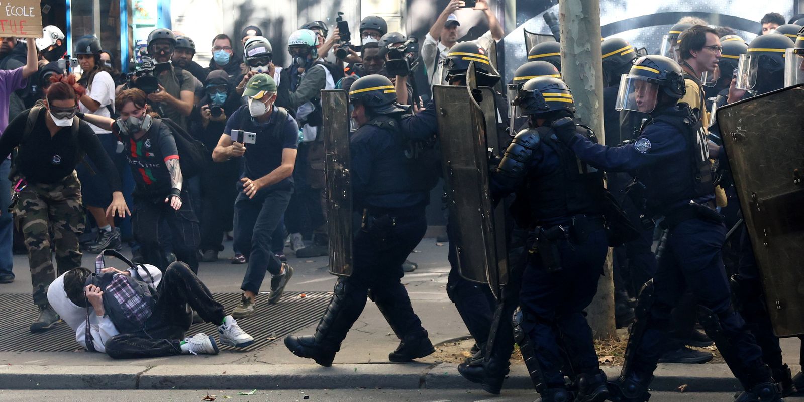 Estudantes franceses retomam protestos por escolas em mau estado