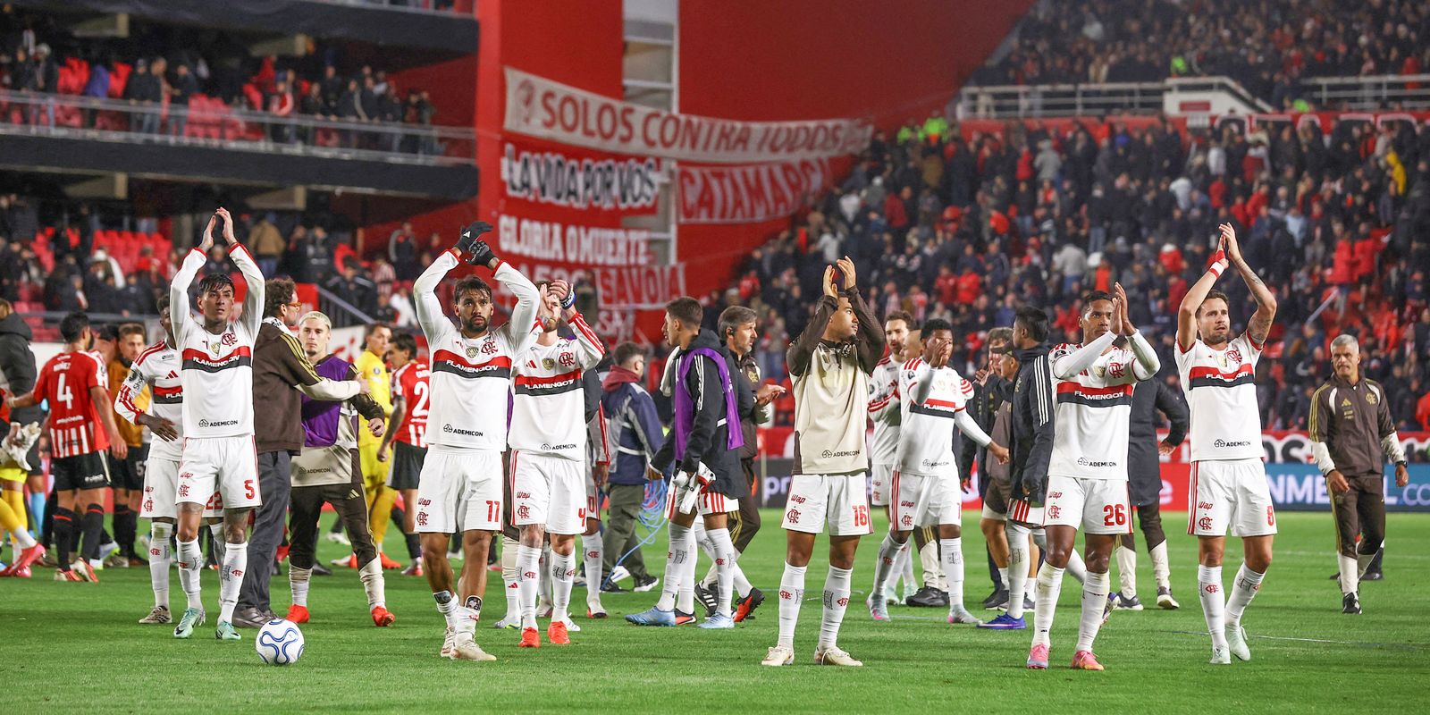 Flamengo empata sem gols com Estudiantes e decide vaga no Maracanã