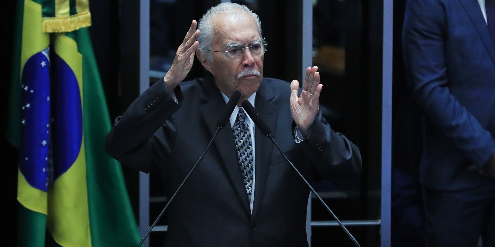 José Sarney, 96, passa por cirurgia abdominal e permanece em UTI