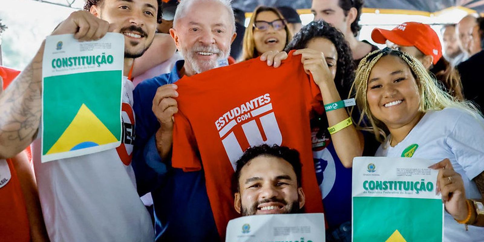 Lula anuncia 'Pé de Meia' para universitários com R$700 por mês