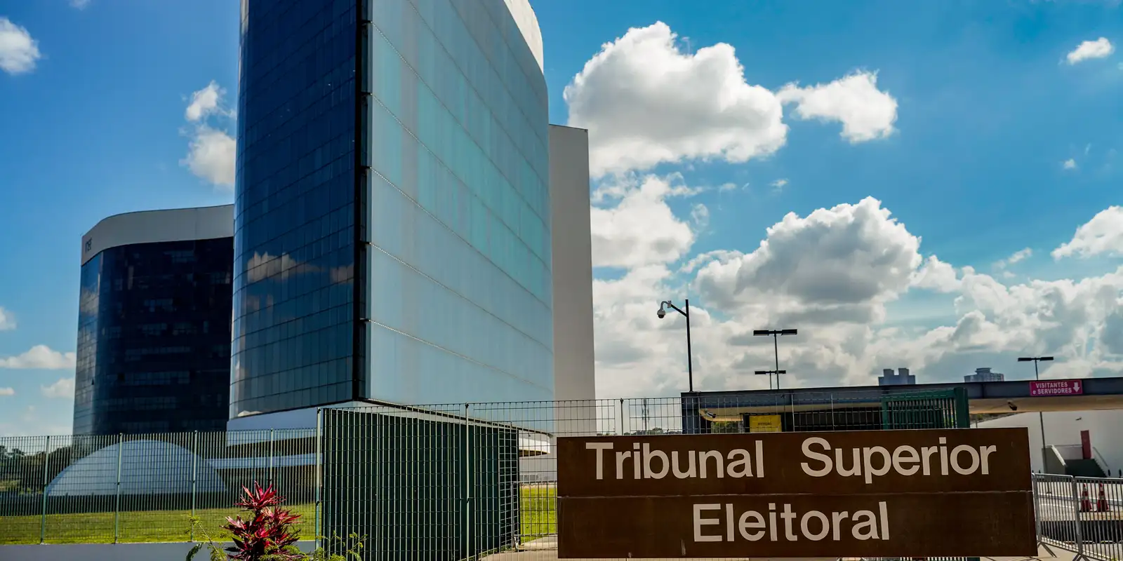 Nunes Marques convoca Lula e Flávio para reunião sobre desinformação