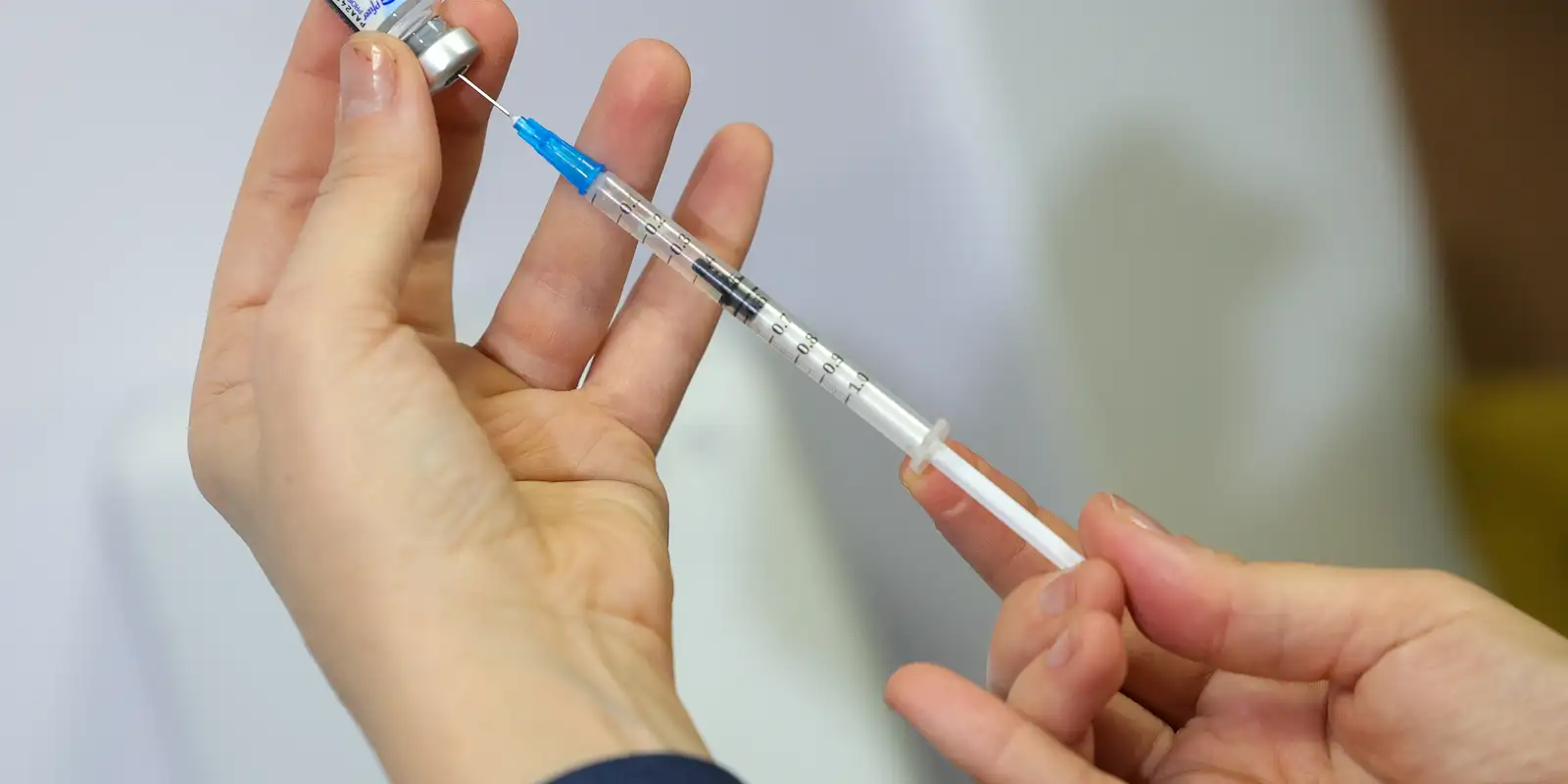 Rinovírus, metapneumovírus e SARS‑CoV‑2 aumentam; SRAG cresce em crianças
