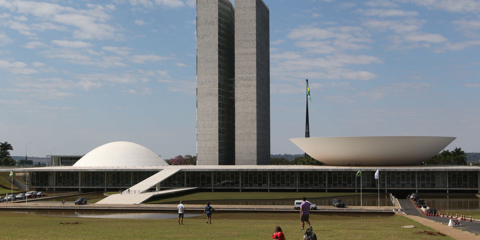 Senado acelera votação da PEC que extingue escala 6x1; dois turnos quarta