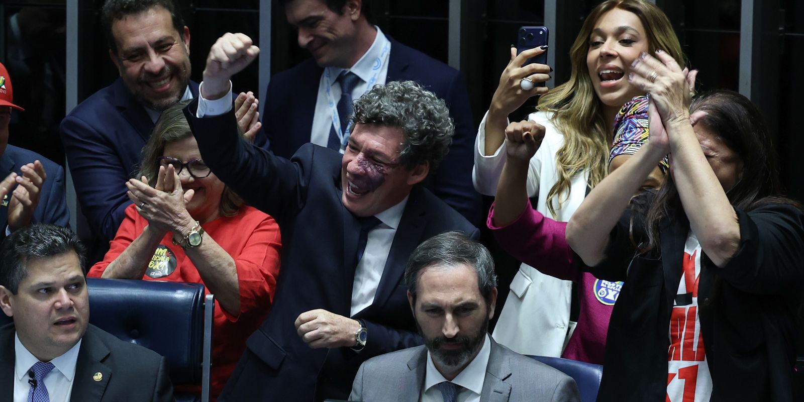 Senado aprova PEC que extingue escala 6x1 e garante duas folgas semanais