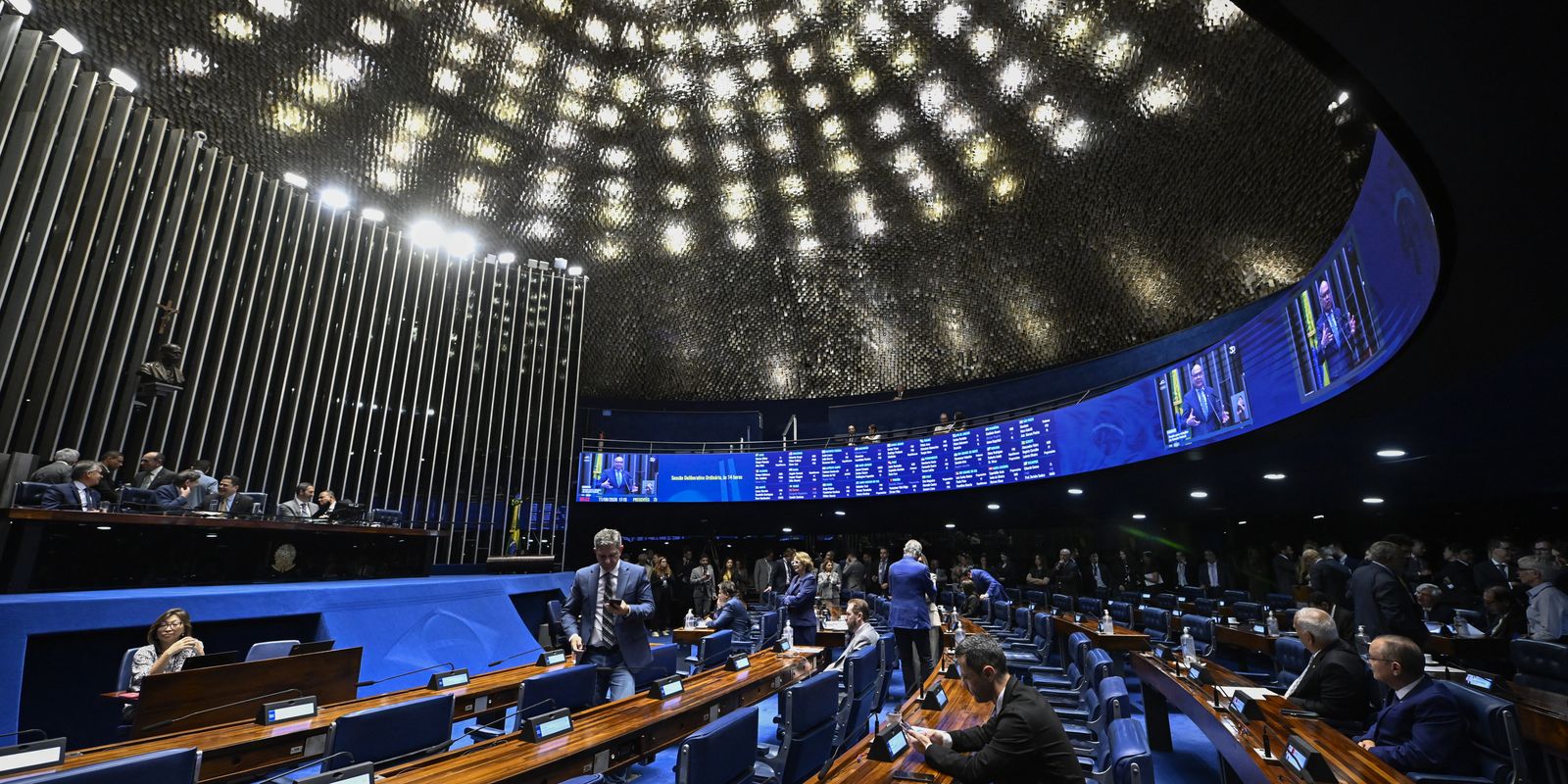 Senado pode votar PEC que elimina escala 6x1 e fixa jornada de 40h