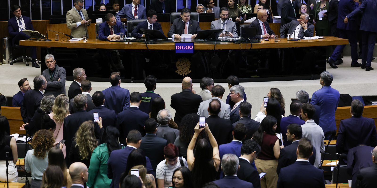 Senado vota em 14/10 PEC que encerra escala 6x1 e reduz jornada
