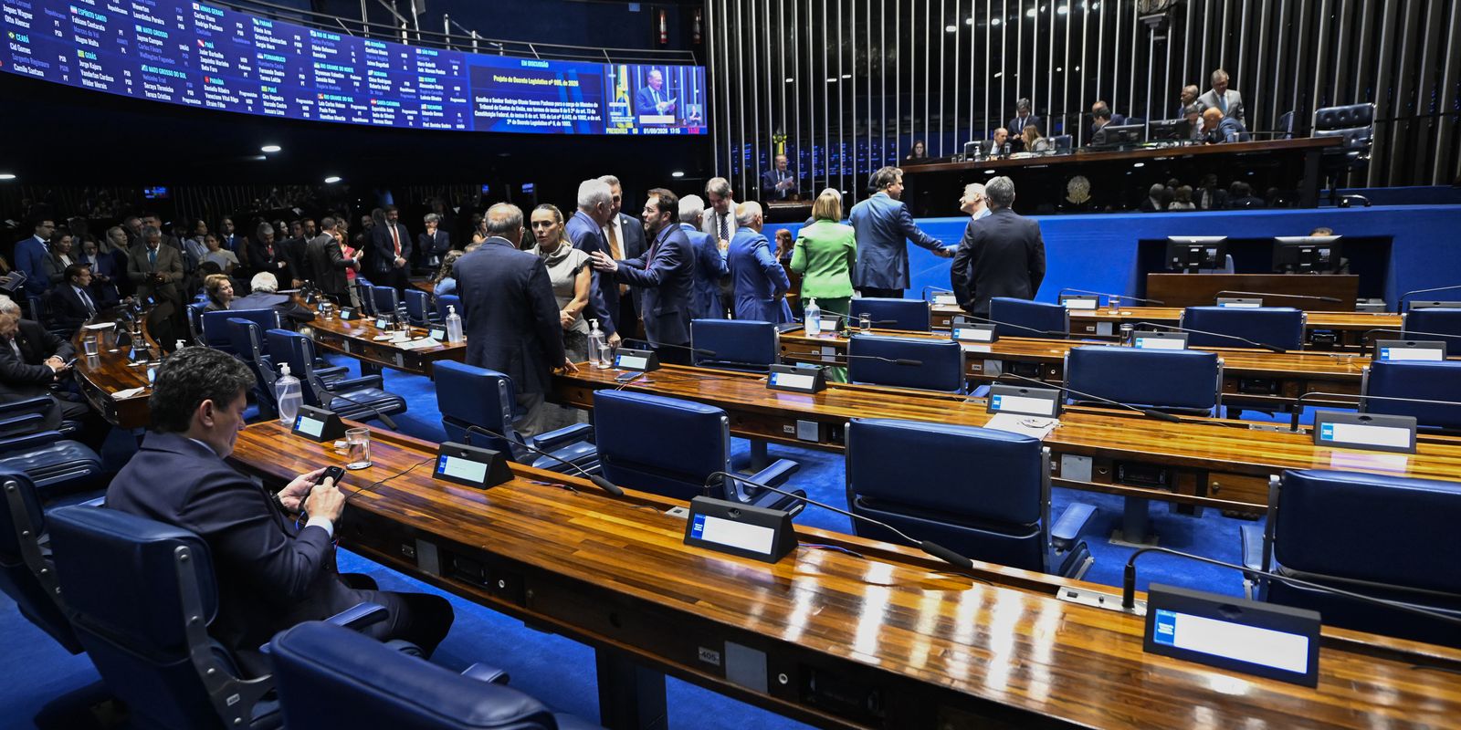 Senado vota PEC que acaba com escala 6x1 na quarta