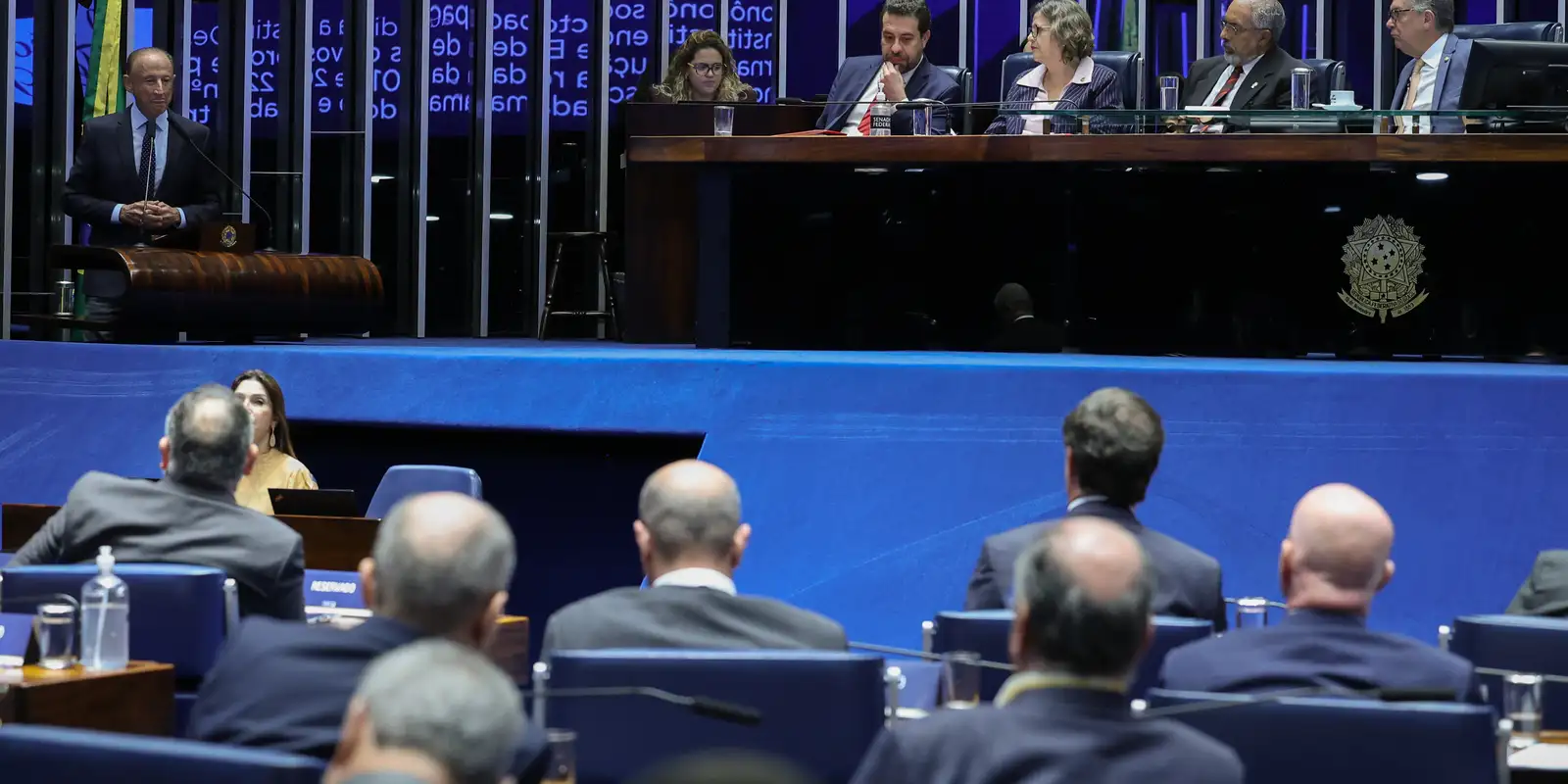 Senado vota PEC que elimina escala 6x1 e reduz jornada
