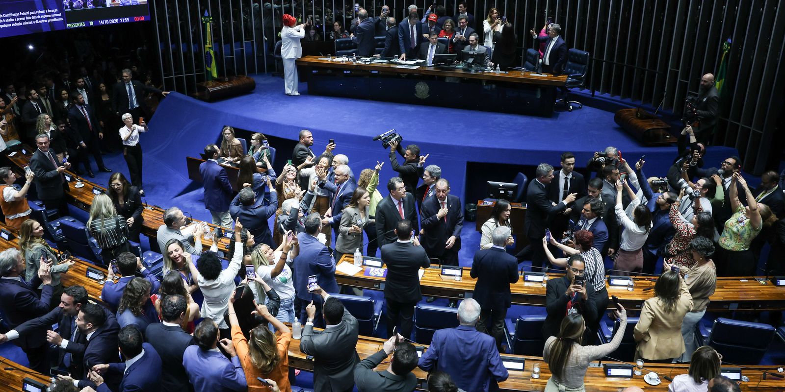Senadores derrubam escala 6x1 e cortam jornada para 40 horas