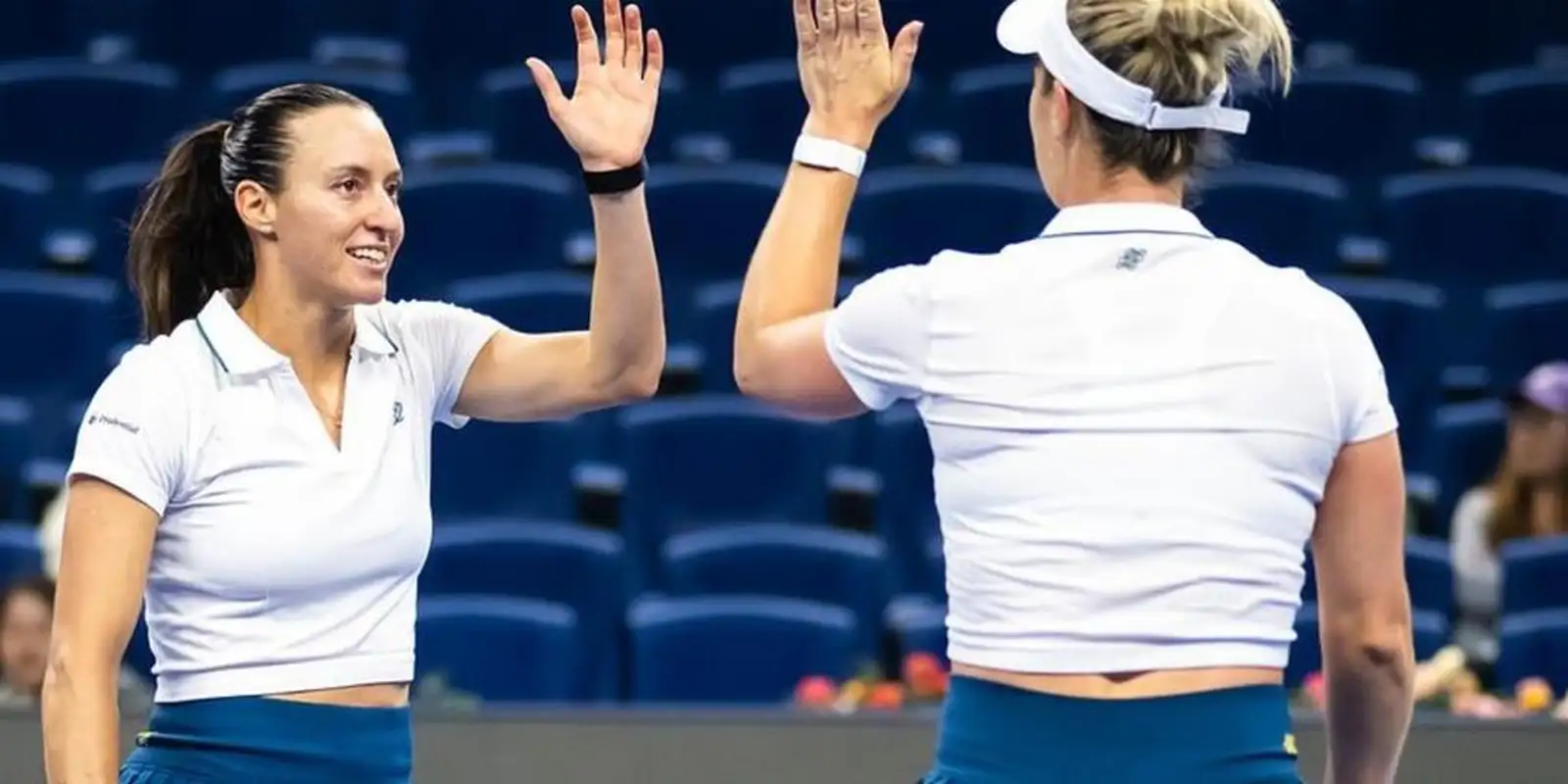 Stefani/Dabrowski derrubam campeãs olímpicas e avançam à semifinal