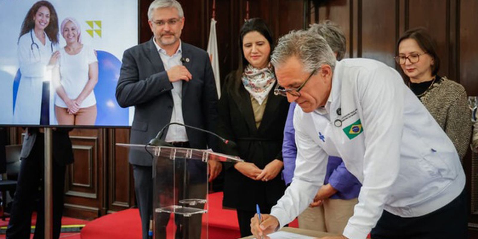 SUS amplia tratamento: nove novos medicamentos oncológicos passam a ser ofertados
