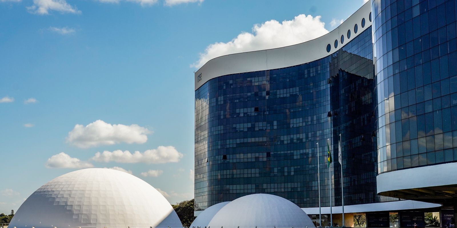 TSE nega pedido da campanha de Flávio e mantém publicações de 54 dirigentes